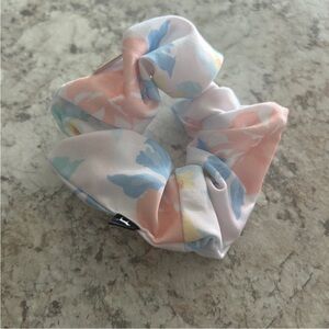 VS Pink Hair Scrunchie Floral Pastel NWT